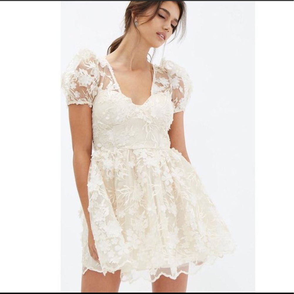 Forever21 floral applique dress puffy sleeves